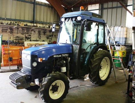 New Holland 7520